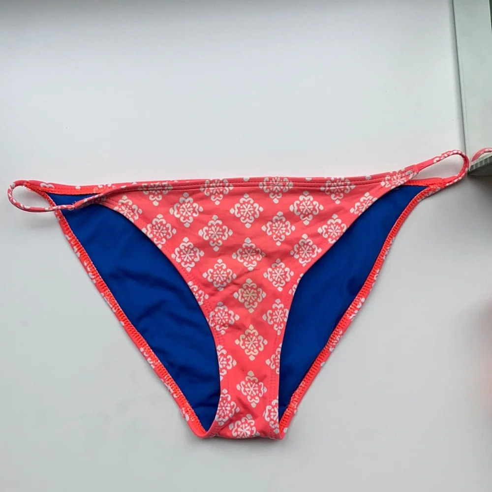 Bikini Bottom - Picture 1 of 5